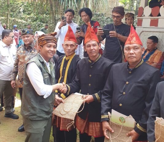Menhut RI Serahkan SK Hutan Adat Kepada 6 Komunitas Masyarakat Adat Rejang Kabupaten Lebong